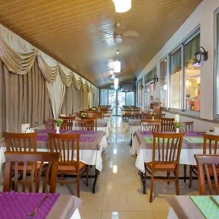 Alanya Beach Hotel Готель