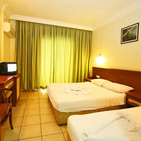 מלון Alanya Beach Hotel 2*
