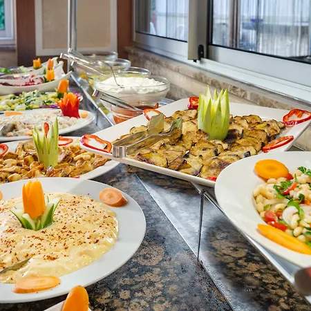 Alanya Beach Hotel 2* אלאניה