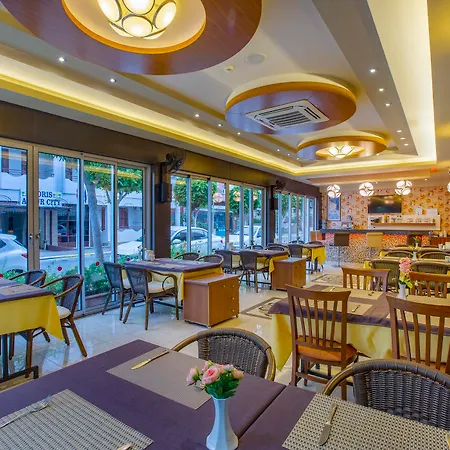 Alanya Beach Hotel מלון