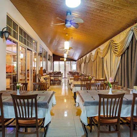 מלון Alanya Beach Hotel אלאניה