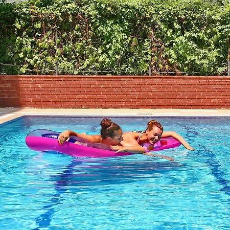 מלון Alanya Beach Hotel 2*