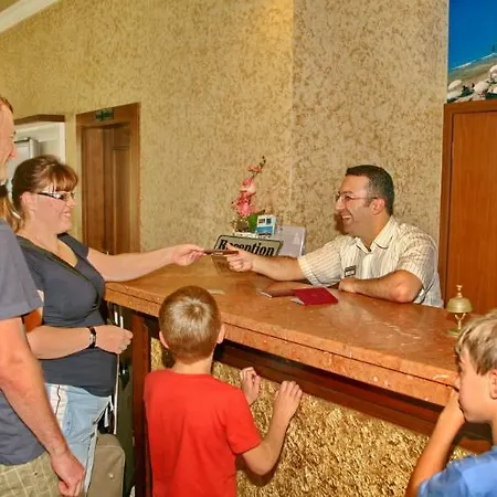 Alanya Beach Hotel מלון